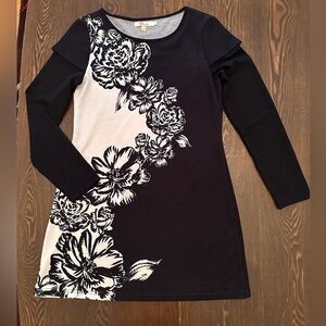 Aryeh Black & white flower print sweater dress women’s L